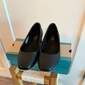 TOMS Briella black leather flat - size 8 (New)